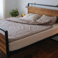 Bett im Industrial Design aus Stahl und Eichenholz