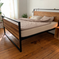 Bett im Industrial Design aus Stahl und Eichenholz